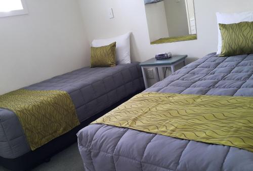 One-Bedroom Apartment image 2