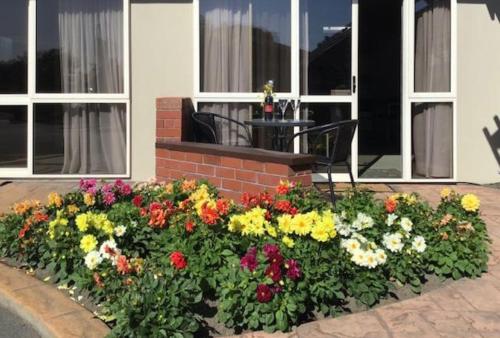 Garden, Avon City Motel in Redwood