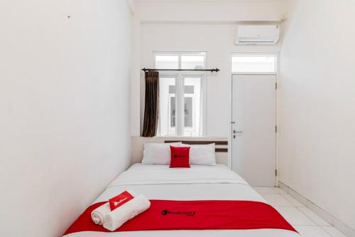 B&B Yogyakarta - RedDoorz Syariah @ Wisma Arya 2 - Bed and Breakfast Yogyakarta