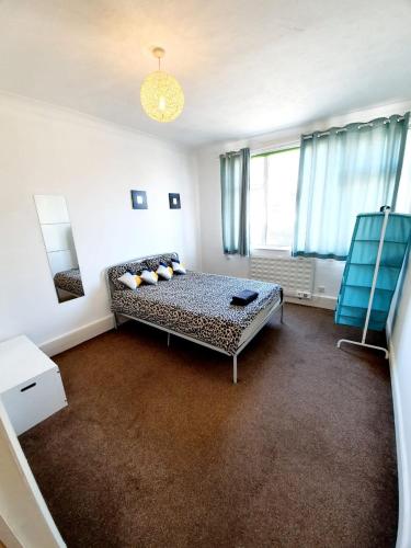 Picture of Three Bedroom Apartment In Heart Of Rayleigh