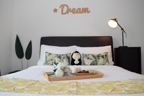 Chic Beach BLUE House - 5mins to Mid Valley Mega Mall