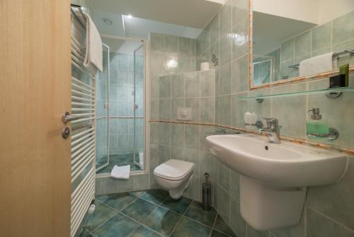Hotel IRIS - image 14