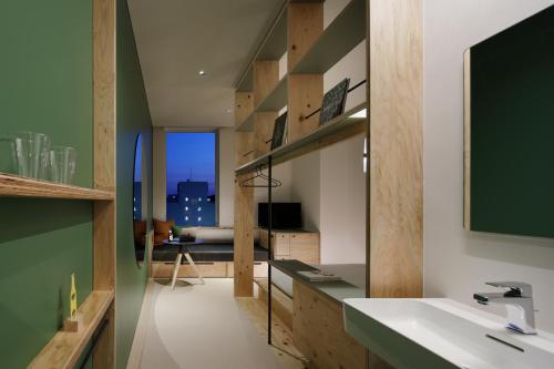 room detail thumbnail 1