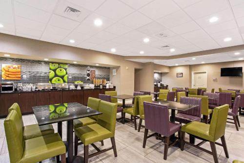 La Quinta Inn & Suites by Wyndham Andover