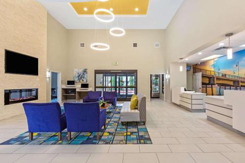 La Quinta Inn & Suites by Wyndham NE Long Beach/Cypress