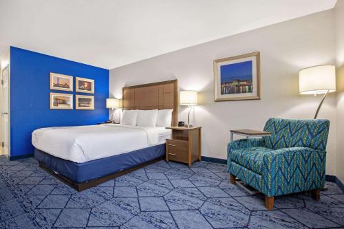 La Quinta Inn & Suites by Wyndham NE Long Beach/Cypress