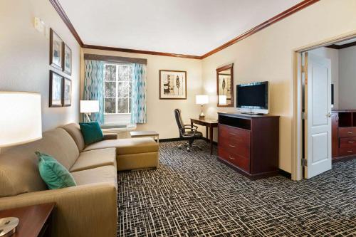 La Quinta by Wyndham Lindale - main image