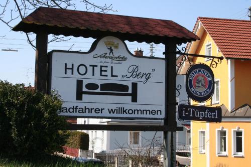 Gasthof Berg - Hotel - Höchstädt an der Donau