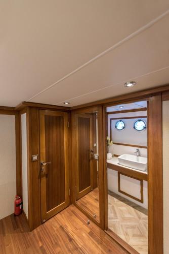 Ada Dreams / Boat