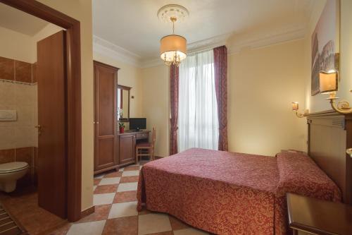 Hotel Romantica - image 2