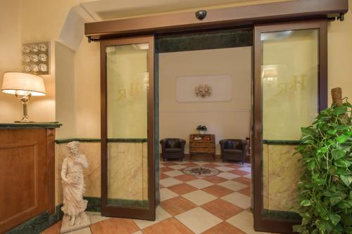 Hotel Romantica - image 6