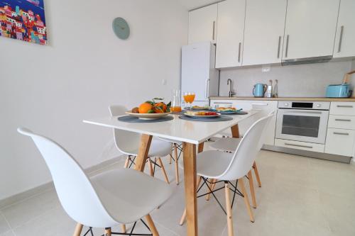 廚房, Holiday Home Rosemary-Three Bedroom Holiday Home with Terrace and Partial Sea View in 科馬爾拿