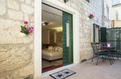 Authentic Luxury Rooms - image 7