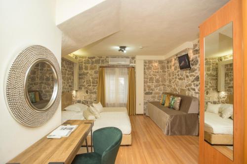 Authentic Luxury Rooms - image 9