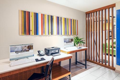 Holiday Inn Express & Suites Junction by IHG