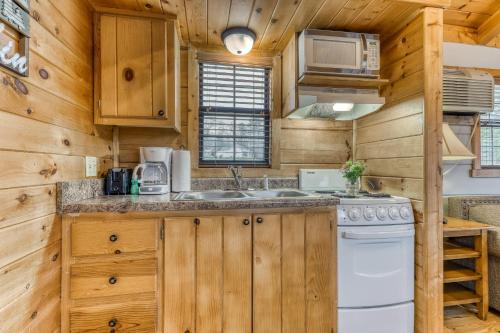 Calvery Cabin - image 4