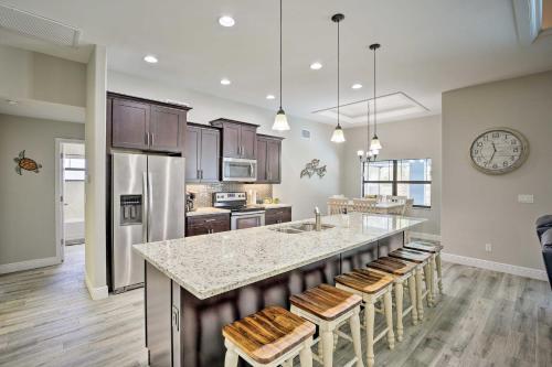 Modern Oasis with BBQ 5 Mi to Yacht Club Beach - image 3