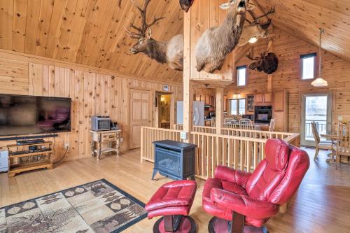Family-Friendly Troy Getaway with Furnished Deck - main image