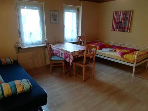App-O4-1-3-Personen-23km-bis-Frankfurt-Nord