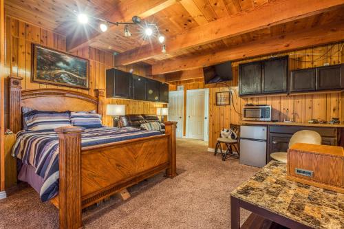 Bear Paradise in Lake Arrowhead, USA