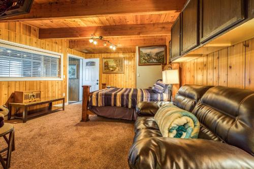 Bear Paradise in Lake Arrowhead, USA
