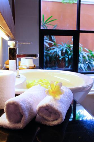 浴室, 沙努爾海灘莎麗別墅 (Sari Villa Sanur Beach) in 沙努爾