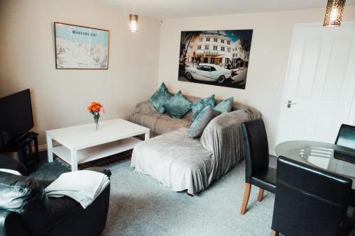 Quiet, cosy apartment 7 mins from Leeds with Free Wifi, Netflix and parking