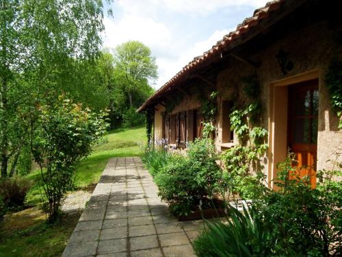 Detached house with terrace in south Dordogne