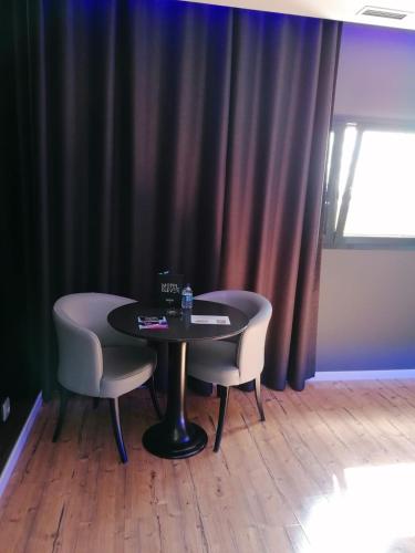 Motel Eleven - image 8