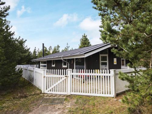  Holiday Home Trinnesvej, Pension in Bolilmark