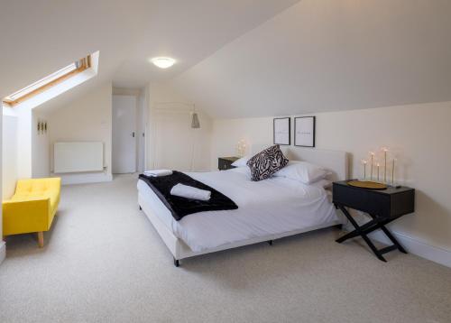 Luxury Living, Stylish Modern Apartment in the Heart of Ryde