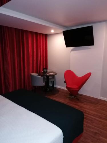 Motel Eleven - image 10