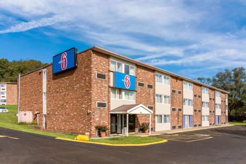 Motel 6-New Stanton, PA