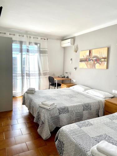 Hotel-Restaurant LES ROQUES