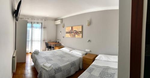 Hotel-Restaurant LES ROQUES