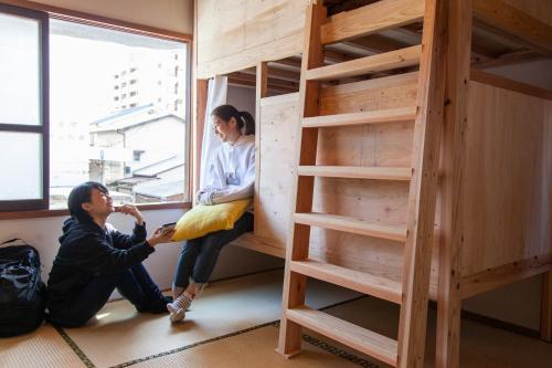 Single Bed in Mixed Dormitory Room