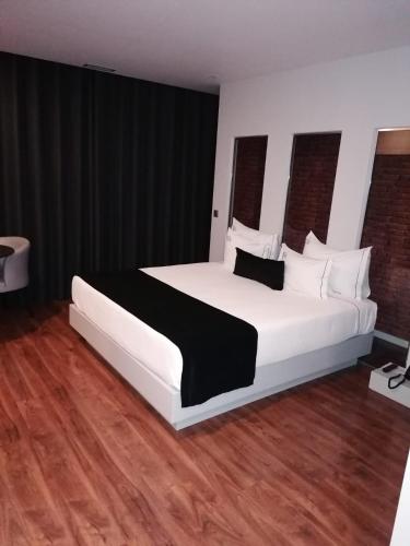 Motel Eleven - image 3