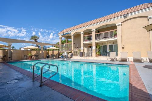 Howard Johnson by Wyndham Buena Park in Buena Park