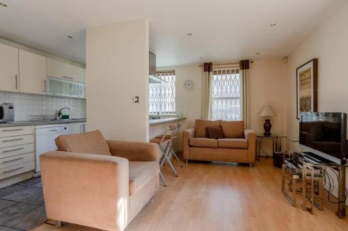 Spacious 4 Bedroom Home In Marylebone, , London