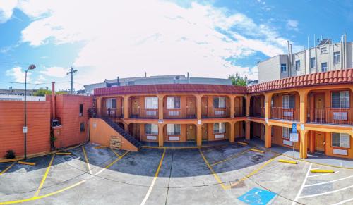 Buitenkant, Inn at Golden Gate near Fort Point