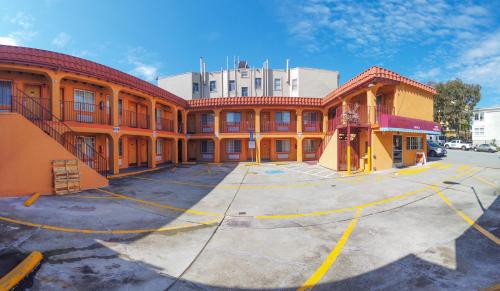 Buitenkant, Inn at Golden Gate near Fort Point