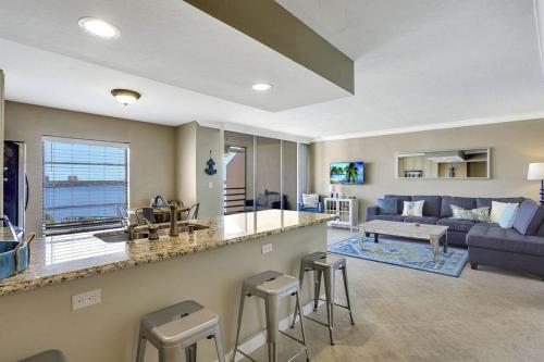 RIV E-610 - Riverside Condominiums condo - image 3