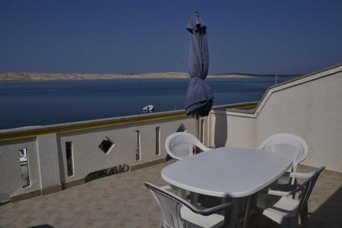  Apartments Ivan - 10 m from sea in Kustići
