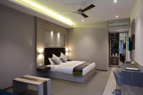 Guestroom, Kingston Resort in Kanpur