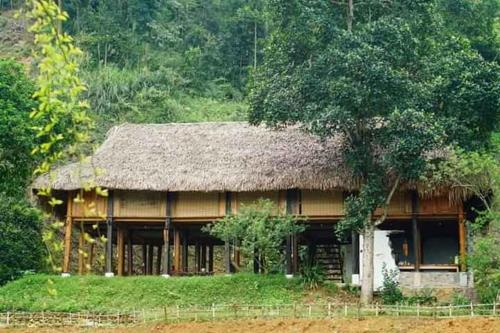 Hoang Nong farmstay - Cua Tu waterfall