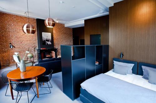V Lofts - main image