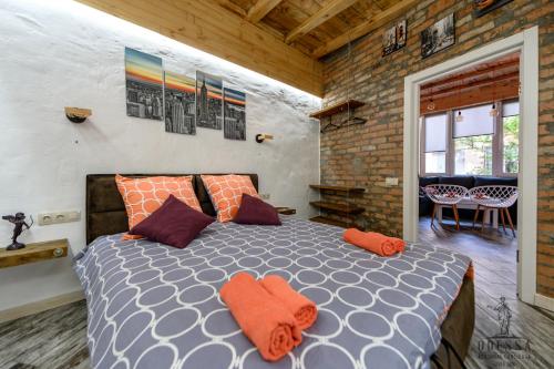 New loft-style house in city center - image 6