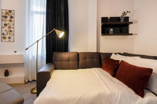 Amazing Location & Elegant Apt - Old Town