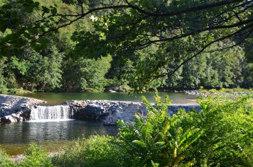 Camping Le Ventadour - Accommodation - Meyras