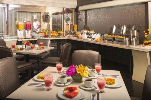 مطعم, Lancaster House Suites Hotel in منطقة السفارات